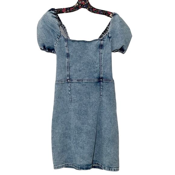 bebe Dresses & Skirts - bebe Lace Back Denim Dress Size 6 With Puff Sleeves
